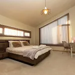 Alexandra Family Estate Villa